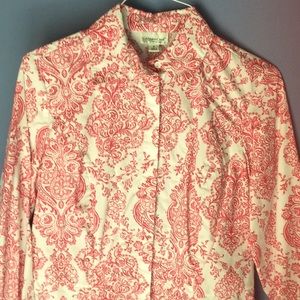 Long sleeve shirt with pattern.